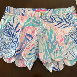 Lilly Pulitzer Buttetcup stretch shorts , size 6